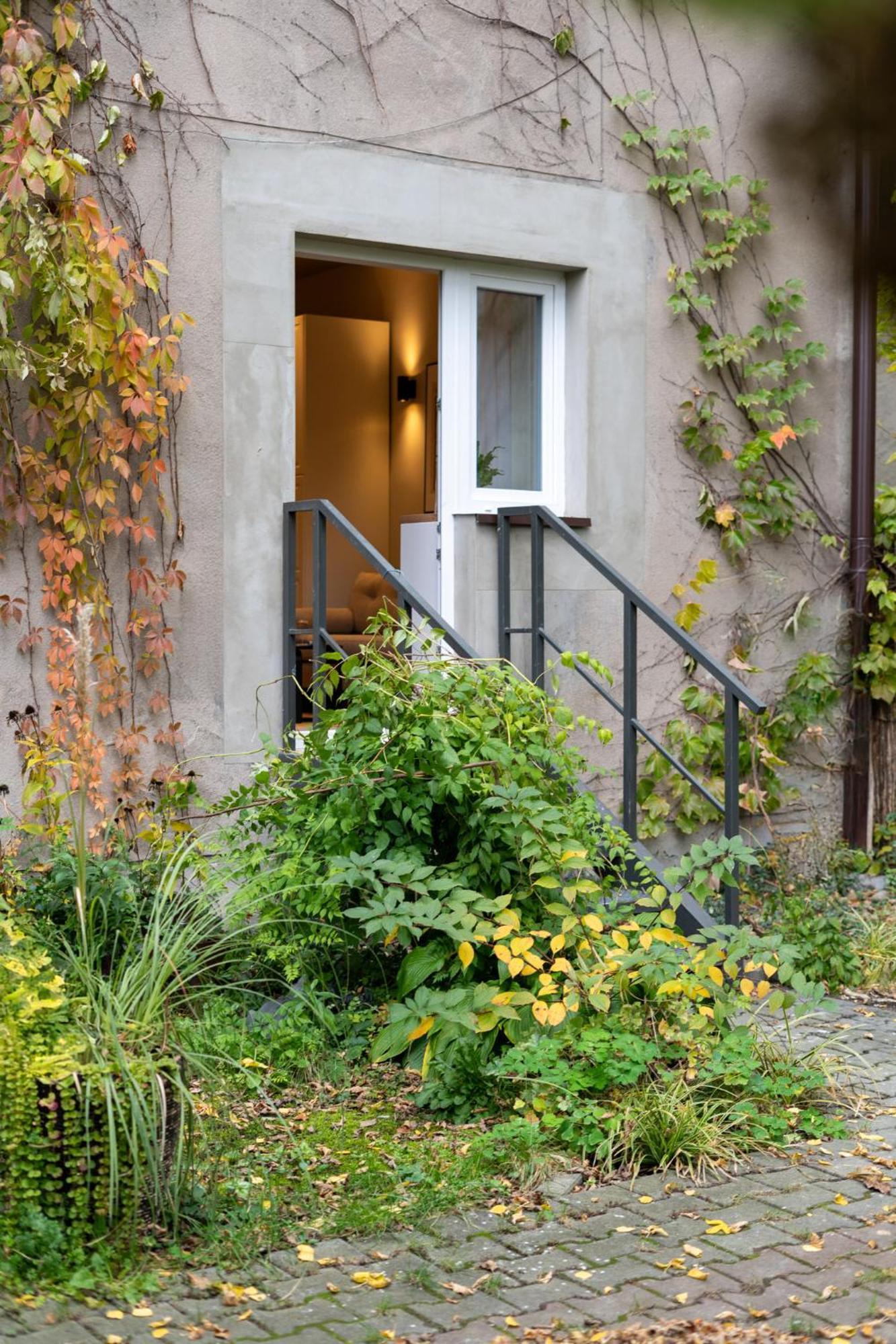 Apartment Garden View